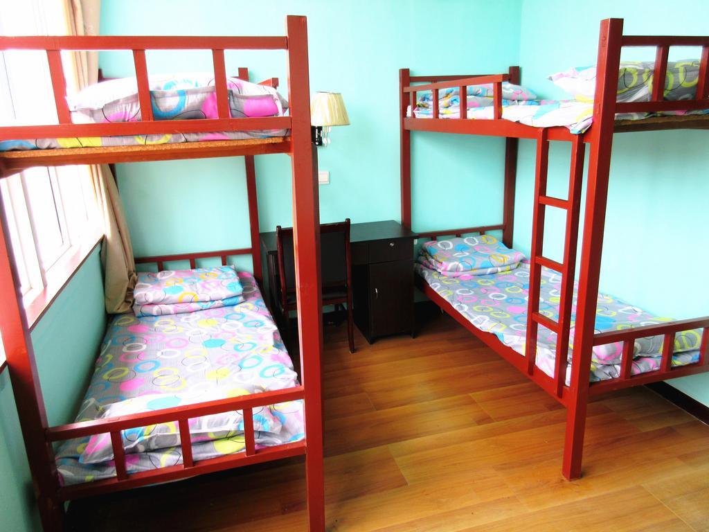 25°C Four Season Youth Hostel Qingdao Zimmer foto