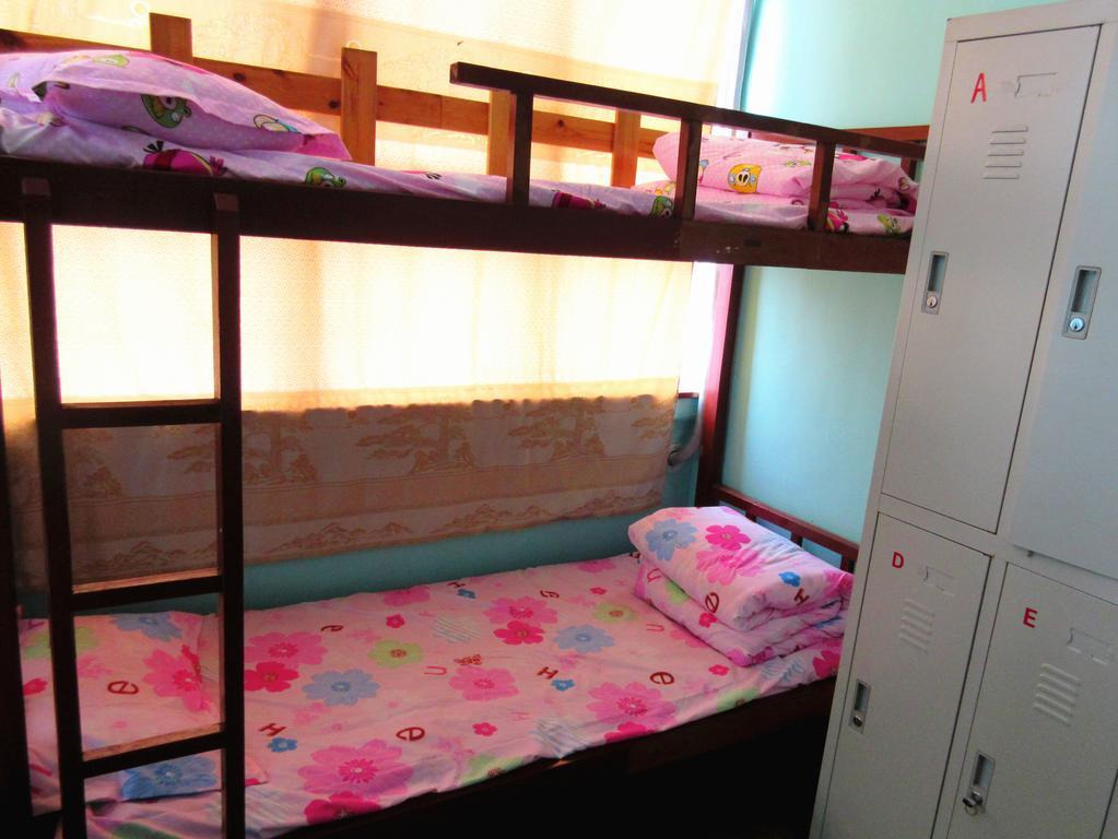 25°C Four Season Youth Hostel Qingdao Zimmer foto